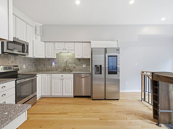 5th image of 132 Hope St #B