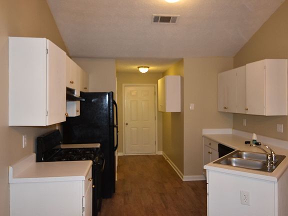4th image of 3219 Sentinel Cir