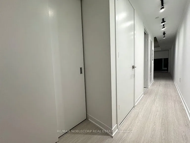 195 McCaul St #1613 — Photo 3