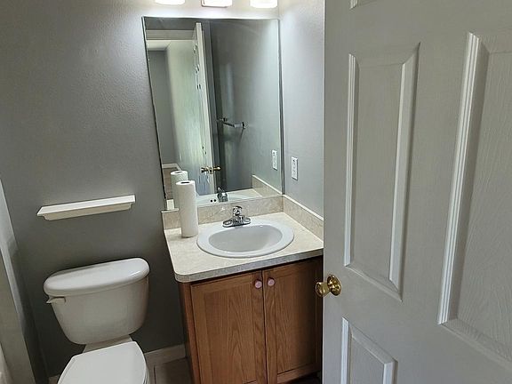 4th image of 5 Union Ct #B