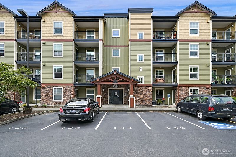 2nd image of 680 32nd Street #C402