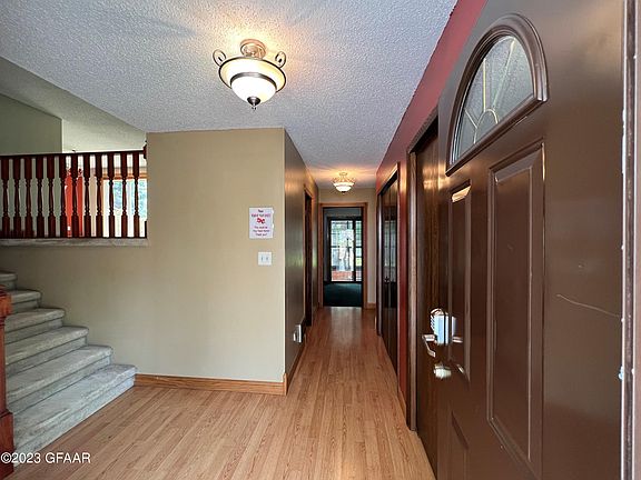 3rd image of 3231 Royal Dr