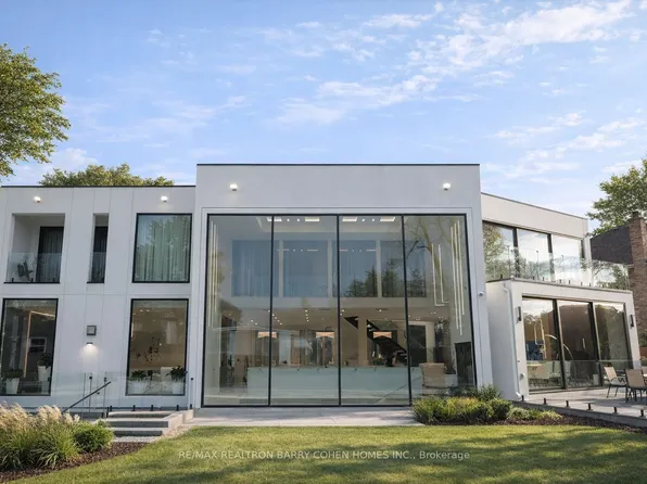 8 Cadmus Rd, Toronto, ON M2M 2M4