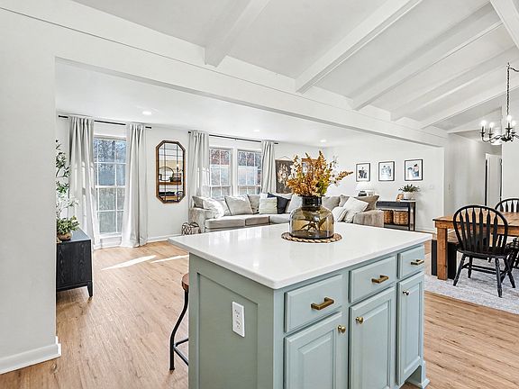 5th image of 1022 Belmont Dr