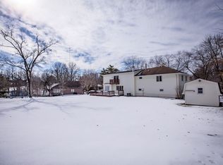 3295 Woodcrest Dr, Bettendorf, IA 52722