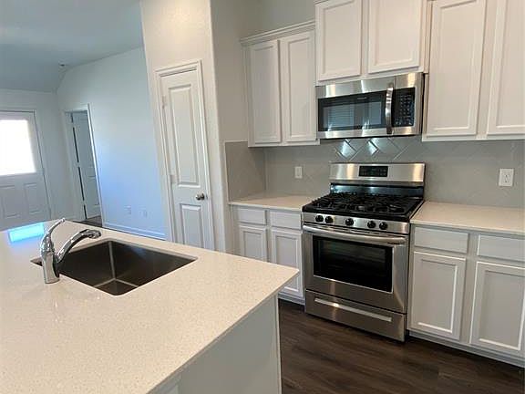 3rd image of 15834 Kinlough Dr
