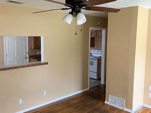 5th image of 1405 Woodcrest Dr