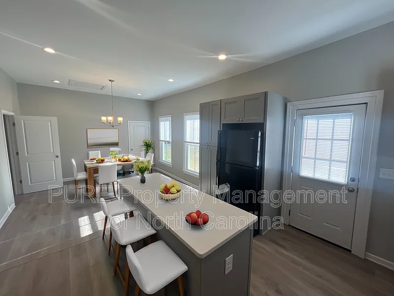 3 bed, 2.0 bath, 1745 sqft, $1,549 — Photo 4