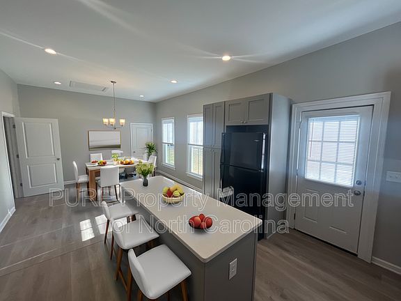 4th image of 608 S Yadkin Ave