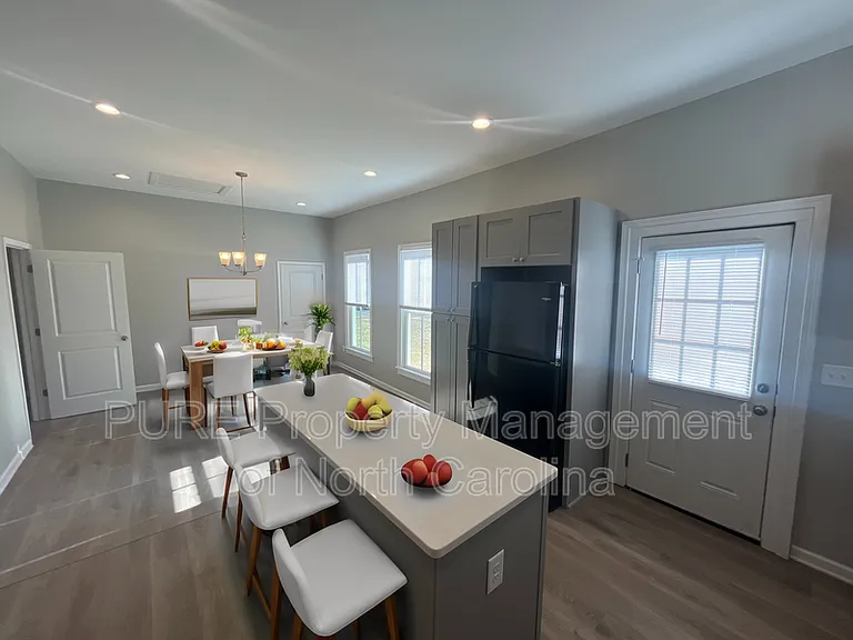 608 S Yadkin Ave — Photo 9