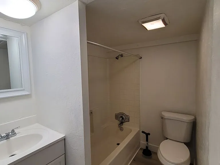 619 W 17th St — Photo 10