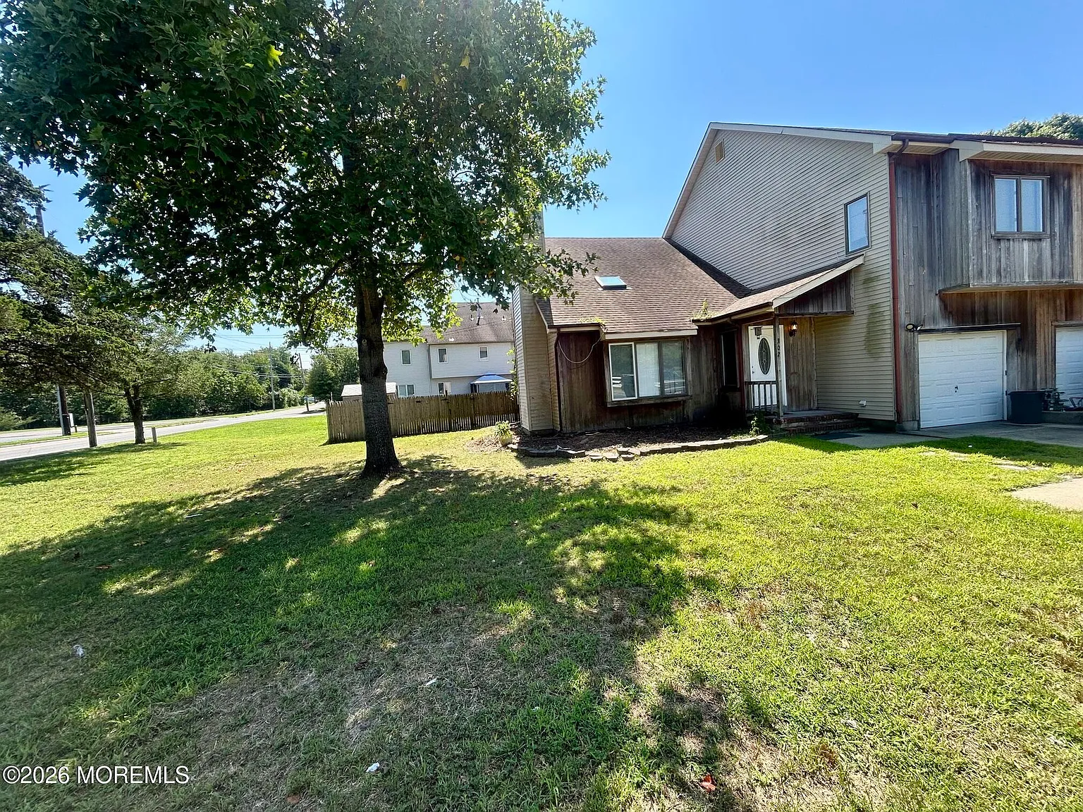 4 bed, 2.5 bath, 1672 sqft, $2,500 — Photo 2