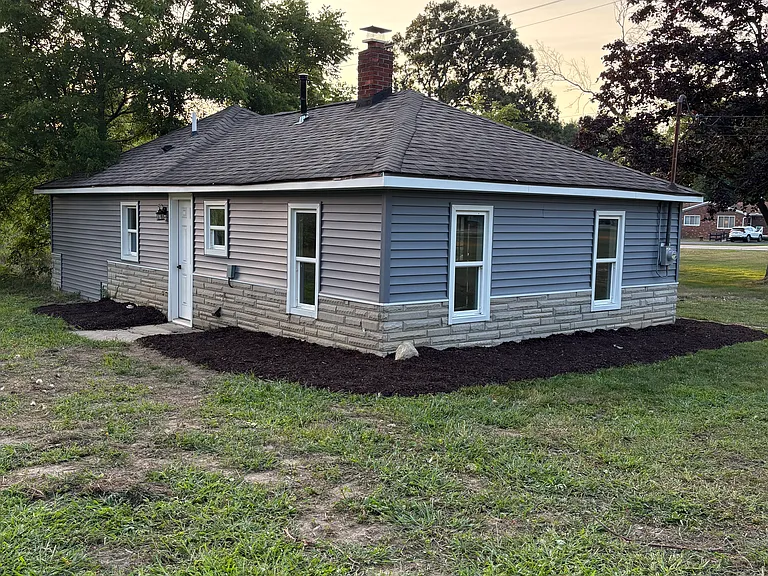 5200 E Holly Rd — Photo 2