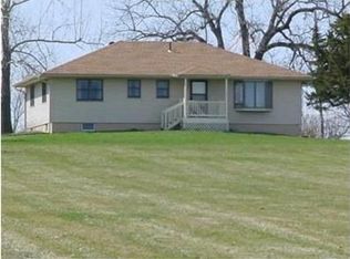 20581 147th St, Basehor, KS 66007