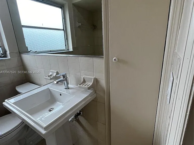 3351 SW 18th St — Photo 20