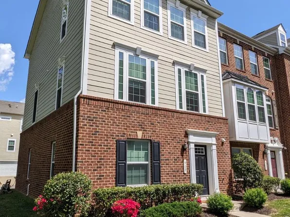 909 Edelen Station Pl, La Plata, MD 20646