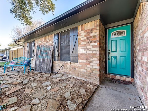 3rd image of 204 High Meadow Dr