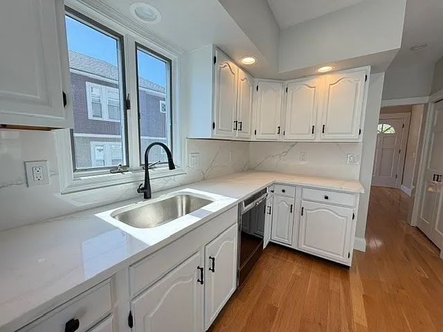 3 bed, 1.5 bath, 1500 sqft, $5,000 — Photo 2