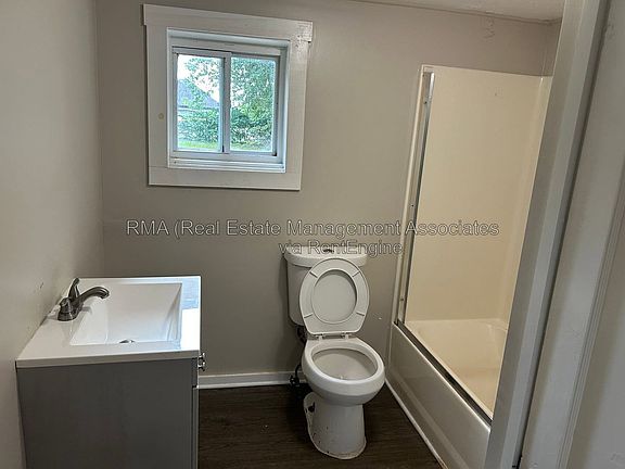 4th image of 132 Peachtree St