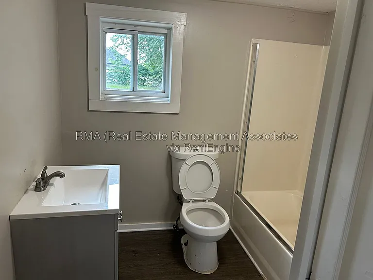 132 Peachtree St — Photo 4