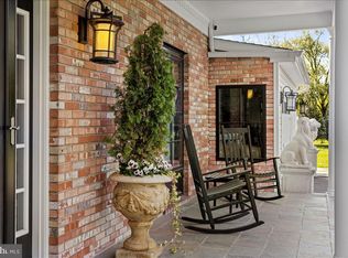 6 Larkspur Ln, Lawrence Township, NJ 08648