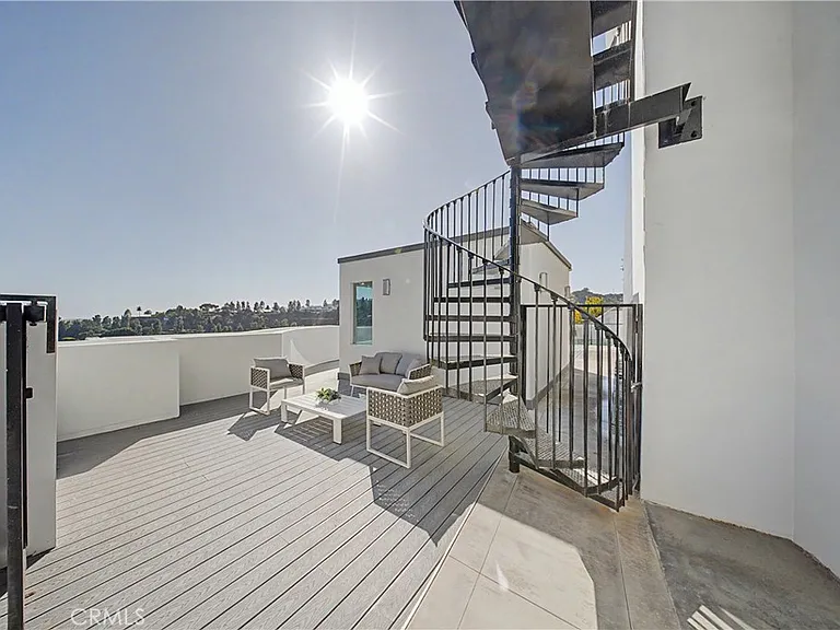 9459 Beverly Crest Dr — Photo 54