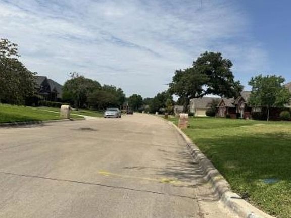 Exterior Neighborhood (street photo)