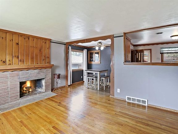 2nd image of 3004 W Hoffman Ave