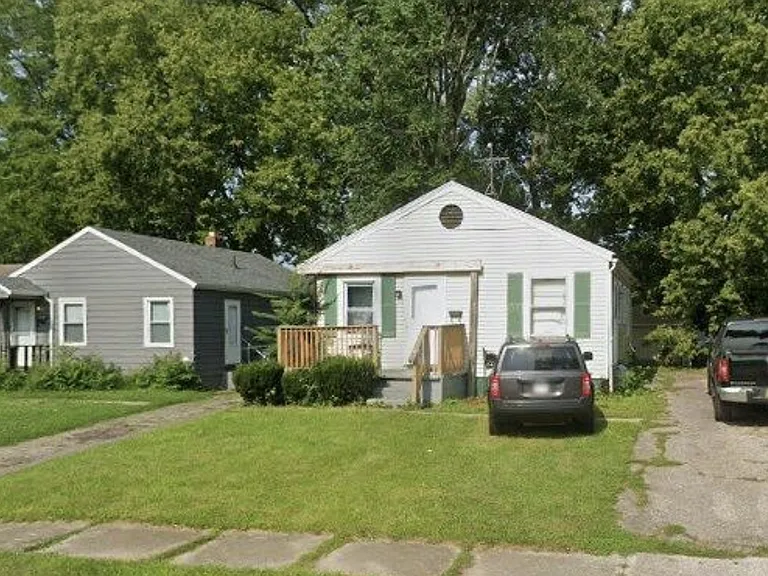 Alcott Dr — Photo 1