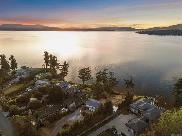 9760 Glynnwood Park Rd, North Saanich, BC V8L 5H4