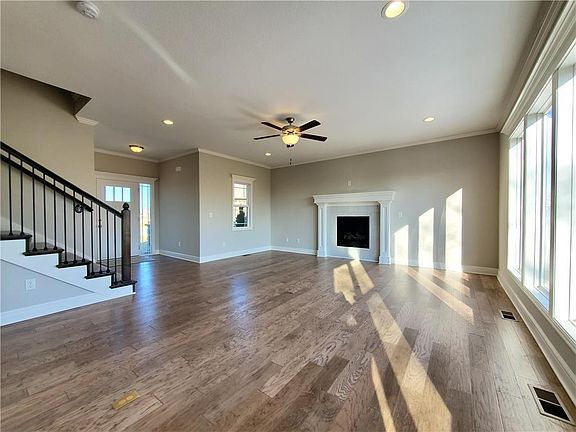 4th image of 1021 SE Auburn Ct
