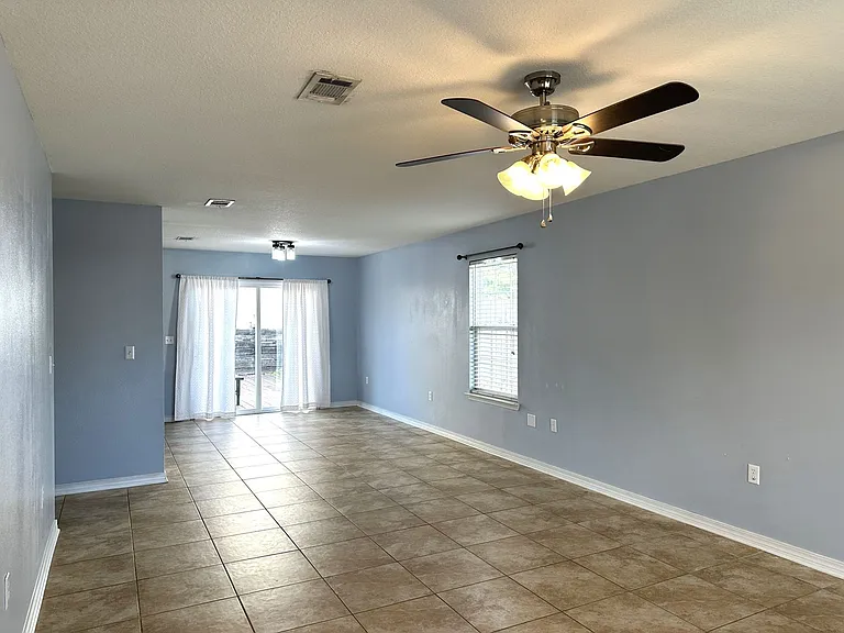 417 Eisenhower Dr — Photo 3