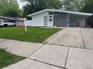 29592 Fairfax St, Southfield, MI 48076
