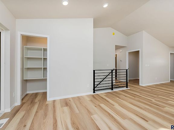 4th image of 617 N Juniper St