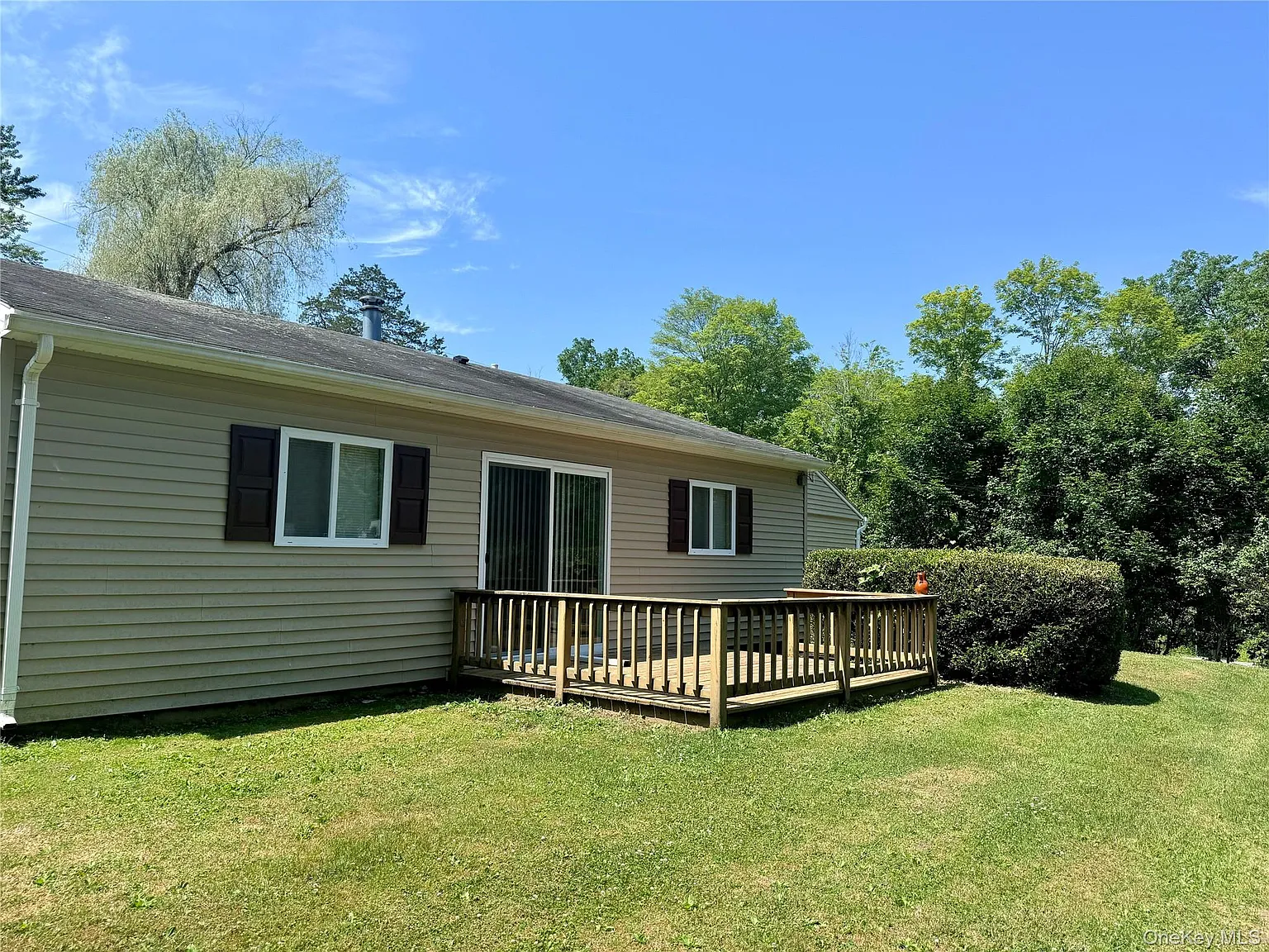3 bed, 1.0 bath, 924 sqft, $2,500 — Photo 3