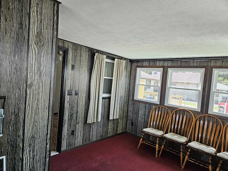 302 Merrill Ave — Photo 46