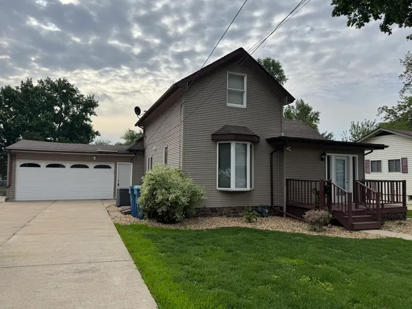 1503 Illinois Ave, Mendota, IL 61342