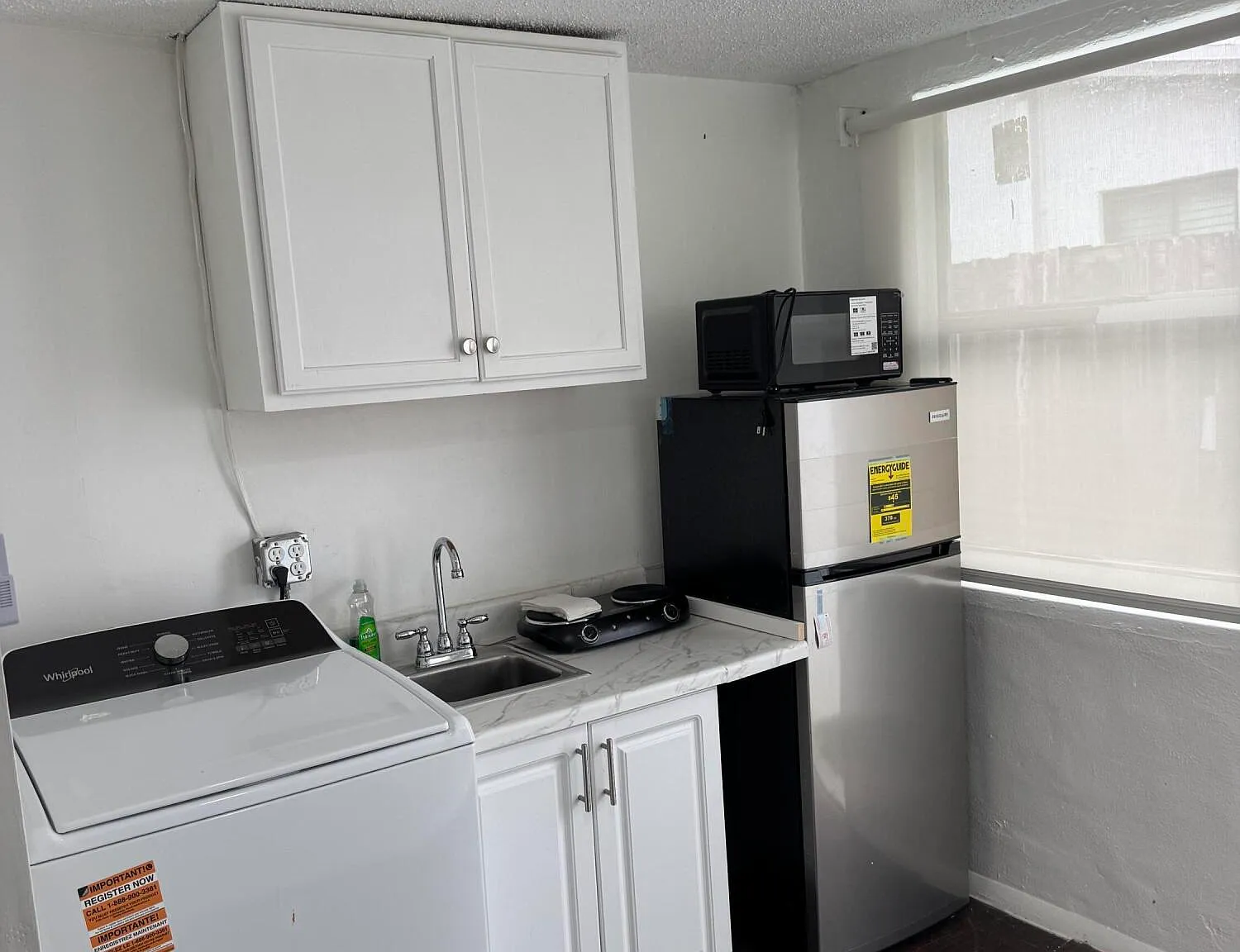 2 bed, 1.0 bath, 1054 sqft, $1,700 — Photo 2