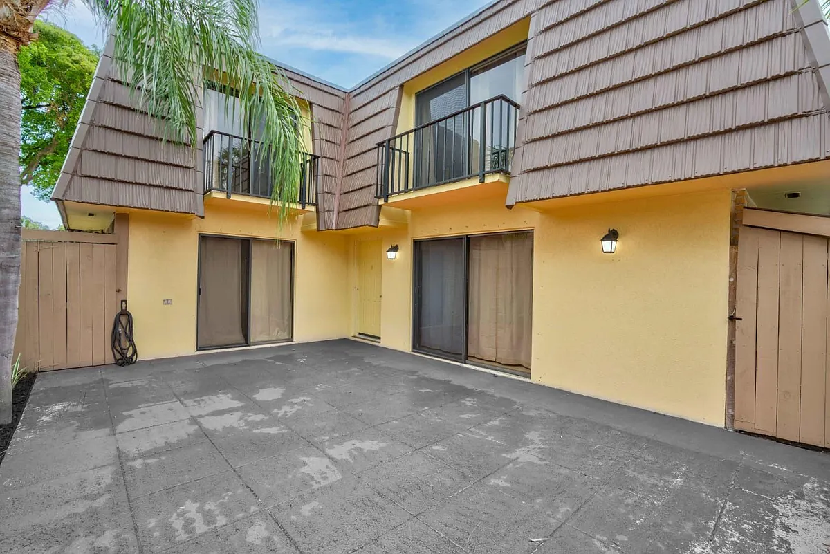 Building Photo - 904 9th Ct