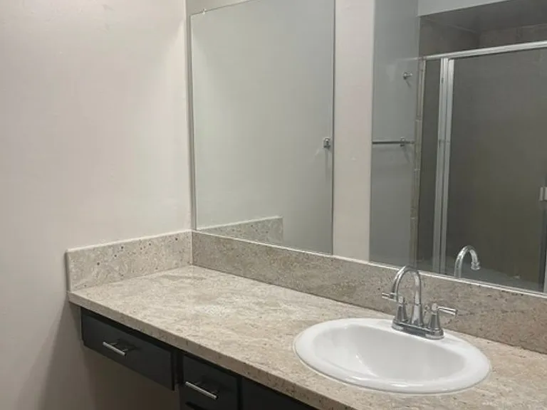 6400 Stockdale Hwy #1-4 — Photo 32