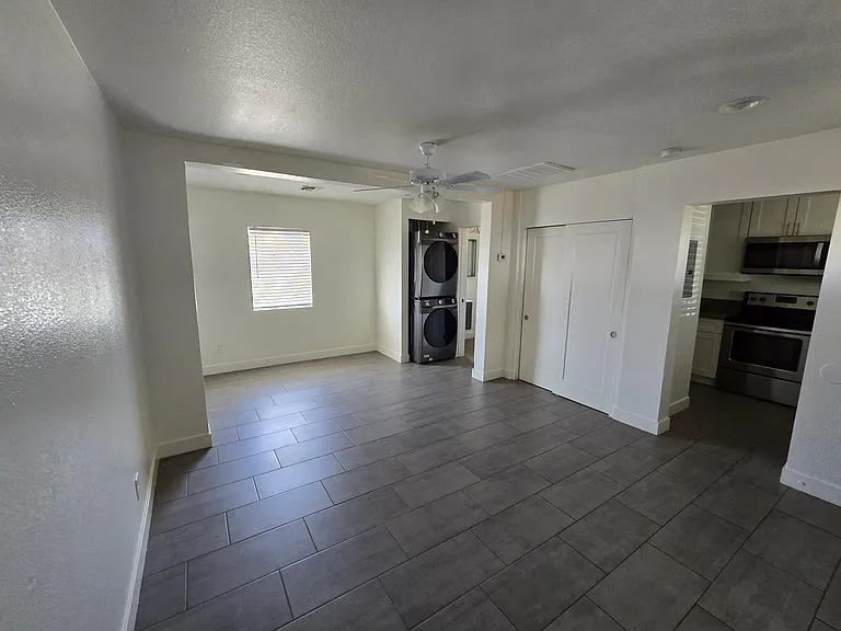 646 N 10th Ave — Photo 16