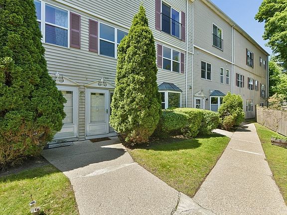 2nd image of 110 Coolidge Hill Rd APT 2