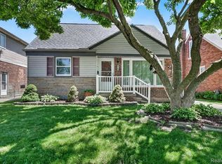 9709 Park Ave, Allen Park, MI 48101