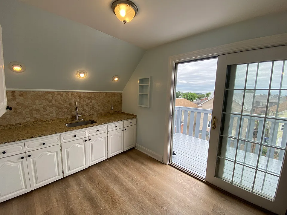 2484 Main St #3