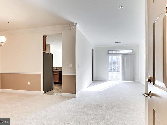 4th image of 2540 Kensington Gdns Unit 205