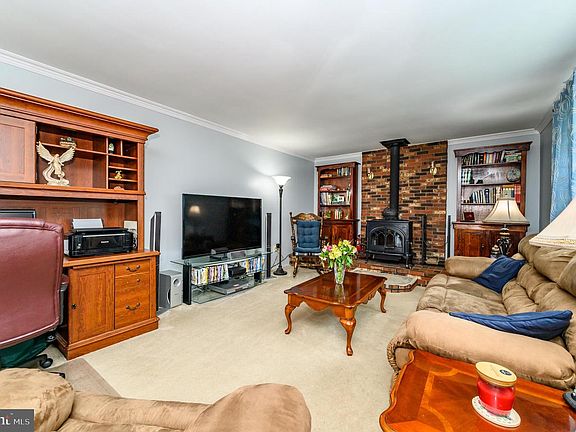 3rd image of 610 Arlene Dr