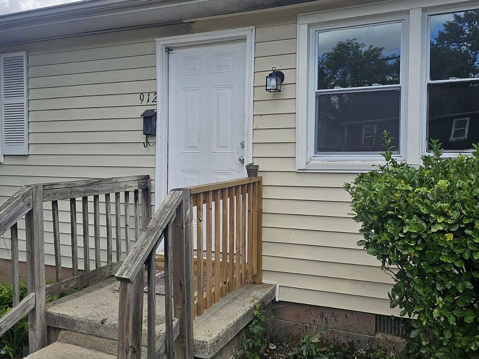 1st image of 912 Farmer St