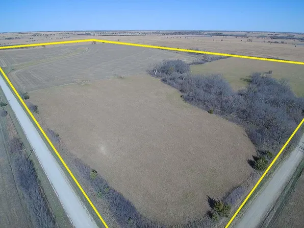 2810 Road M, Emporia, KS 66801