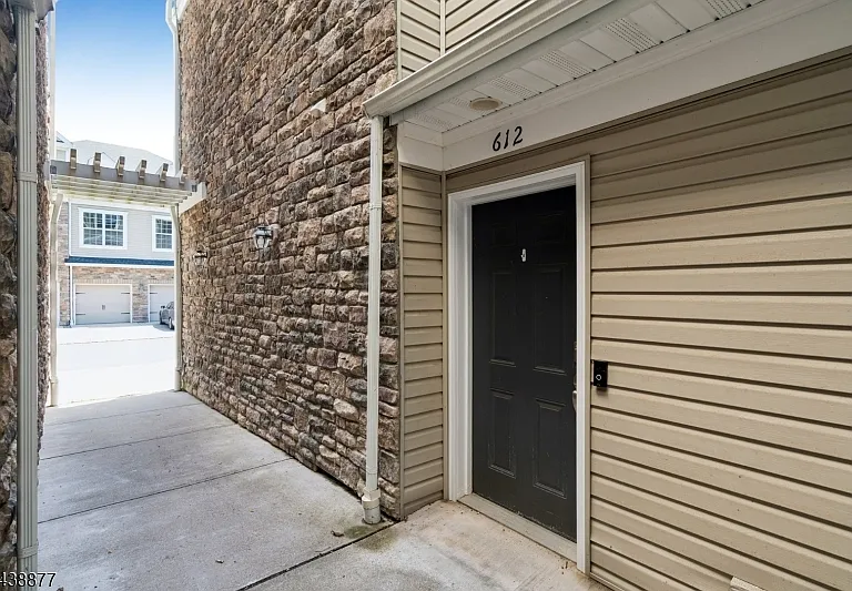 612 Lopez Ln — Photo 28