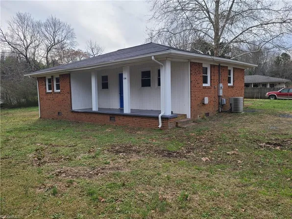 724 E Main St, Seagrove, NC 27341